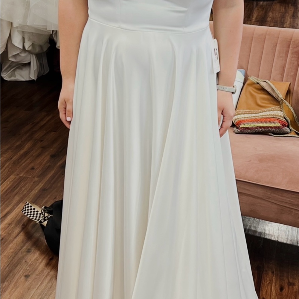 SORELLA VITA Classic White Wedding or Bridesmaid  Dress $100 belt included